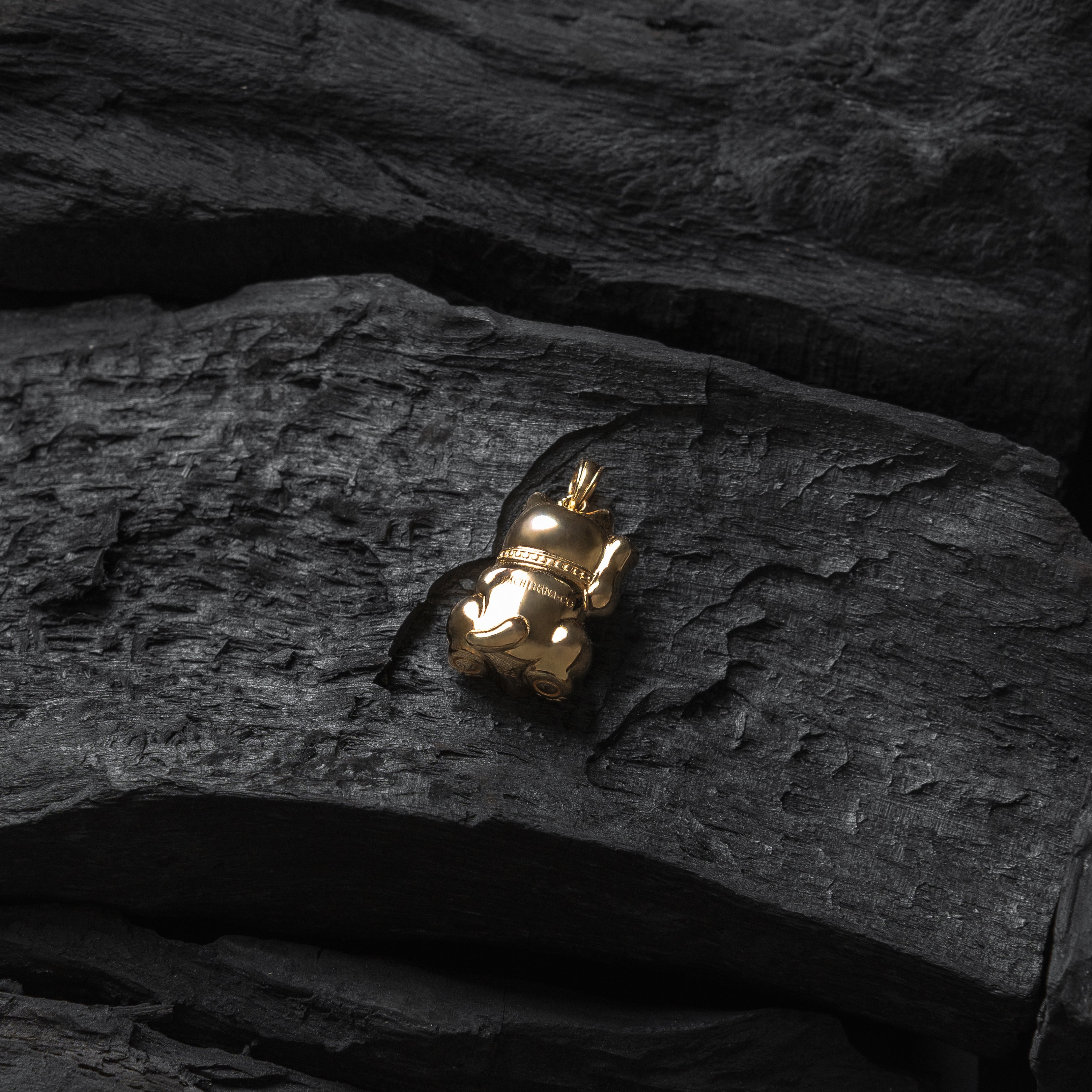 Gold Maneki-neko / Lucky Cat Amulet – TachibanaCo