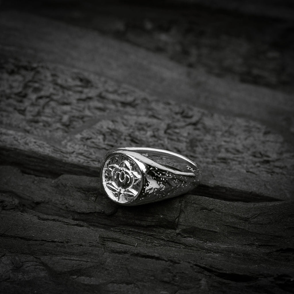 Silver Tachibana Kamon Signet Ring