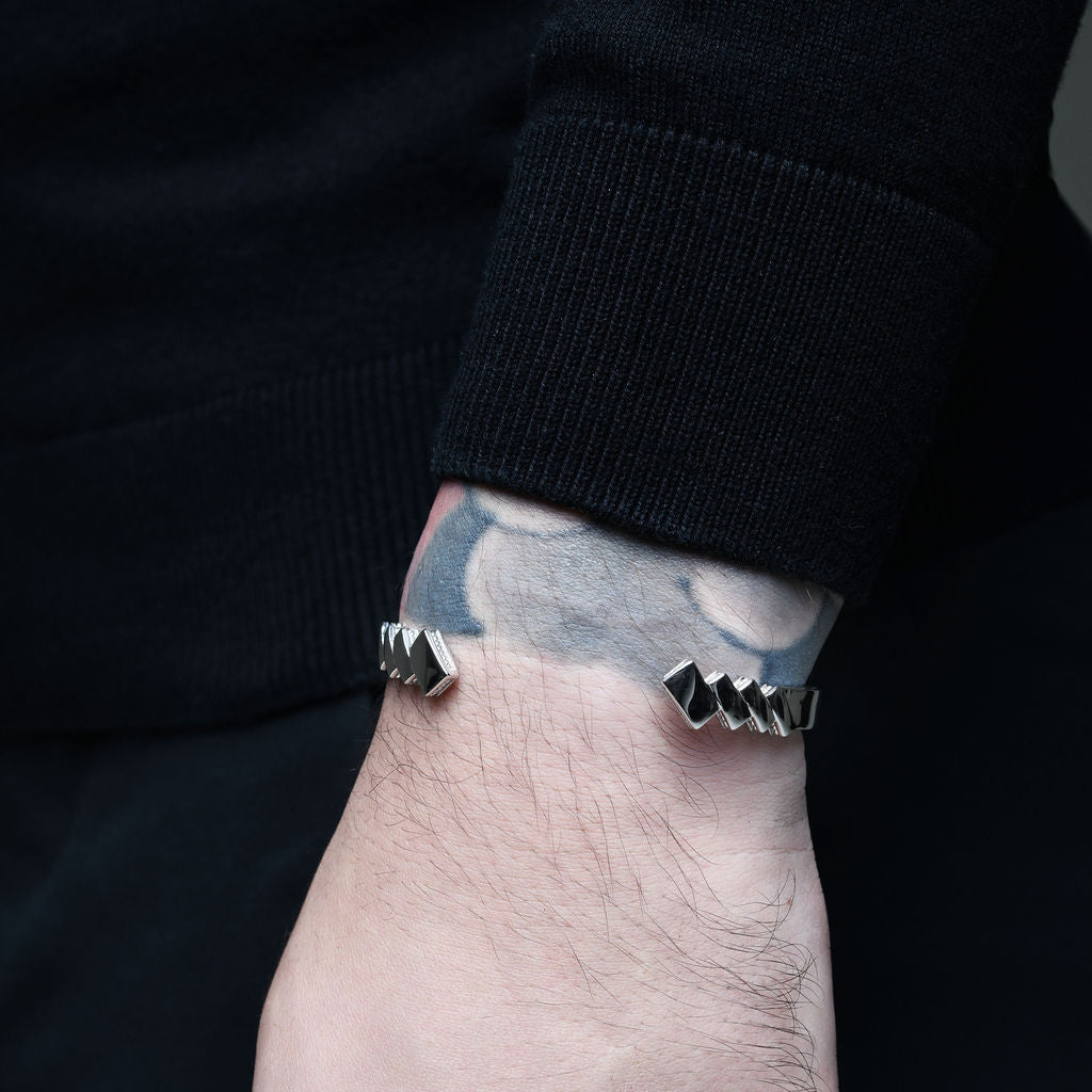 Shide-Cuff-bracelet-model