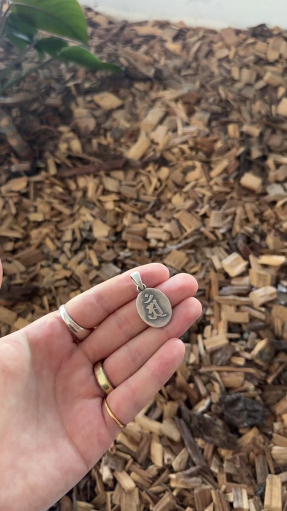 Silver-fugen-pendant-video