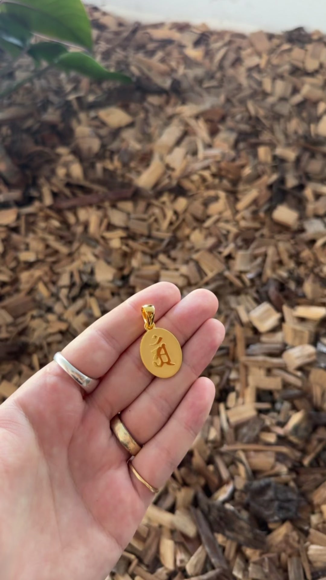 Gold-fugen-pendant-video